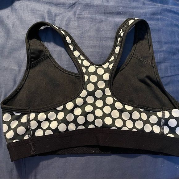 ✨Black and White Nike Dri-fit Polkadot Sports Bra ✨ - Picture 2 of 7